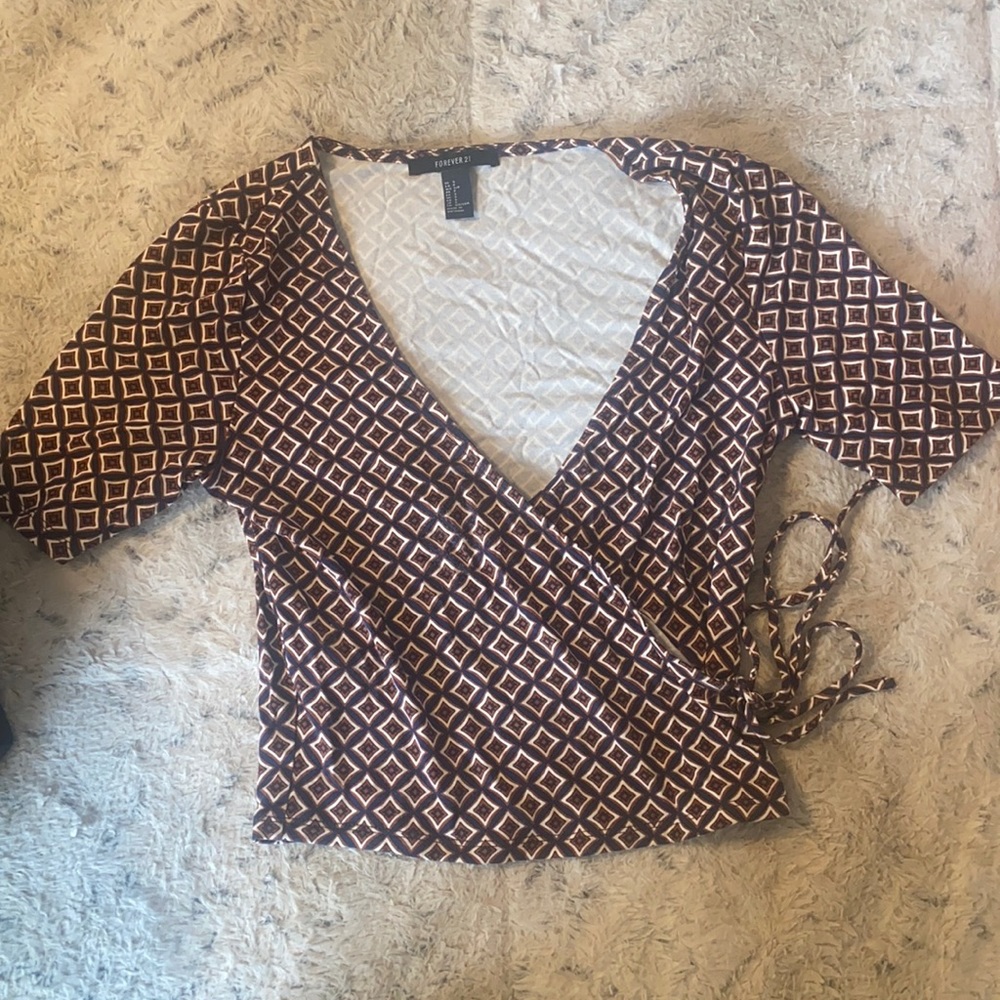 Forever 21 geo print surplice crop